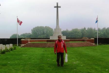 CIMG8945 Sep 15 2017 Groesbeek cemetery Pieter at Cross for remembrance