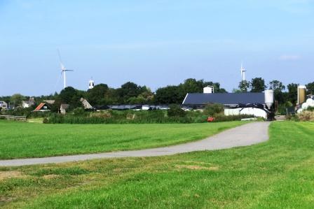 CIMG8038 Aug 28 2017 Politiek farm in Wons