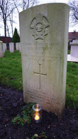 Lichtjes op oorlogsgraven Harlingen (2)