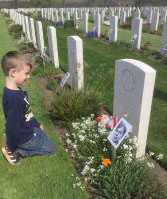 Child by Alfreds grave