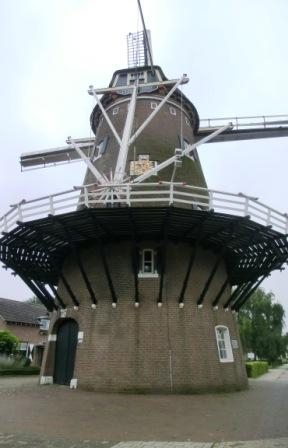CIMG9295 Sep 25 2017 Posterenk windmill