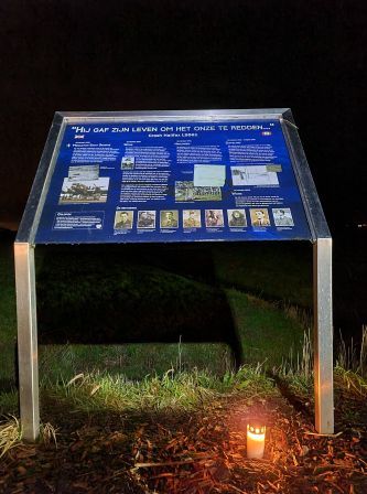 Candle placed at Wons memorial by Robin de Jong