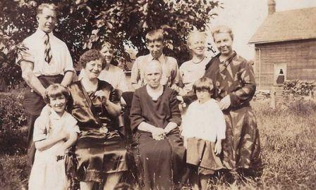 Screenshot 2023-03-25 at 09-55-15 Family Portrait Gerow - Copy